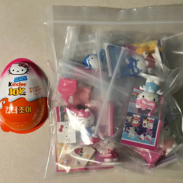 [BUNJANG] Kinder Joy Hello Kitty Figure Set / 킨더조이 헬로키티 피규어 세트 2