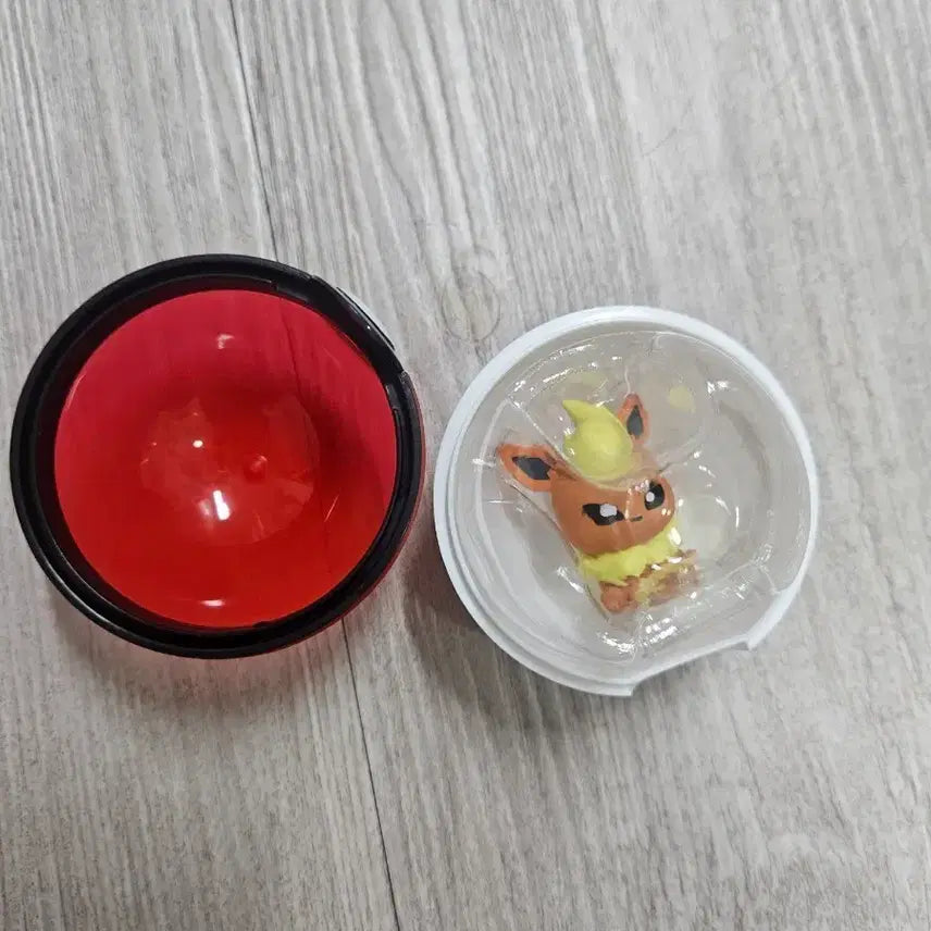 [BUNJANG] Funism Sitting Eevee Figurine Booster / 퍼니즘 앉아있는 이브이 피규어 부스터