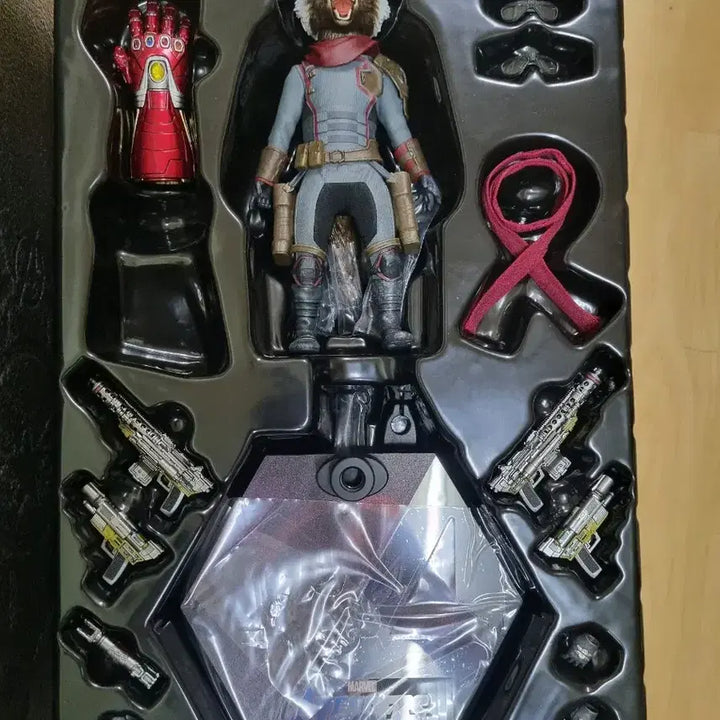 [BUNJANG] Hot Toys Iron Patriot Rocket Figure / 핫토이 아이언 패트리어트 로켓 피규어
