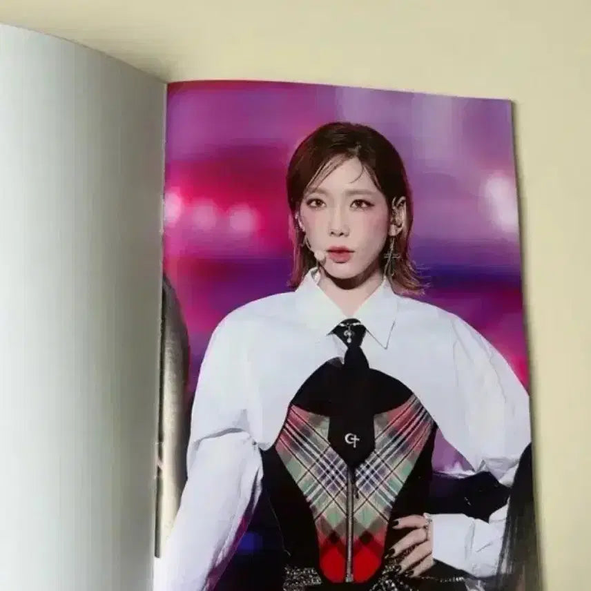 [BUNJANG] Taeyeon Postcard Photobook Set / 태연 엽서 도록 세트