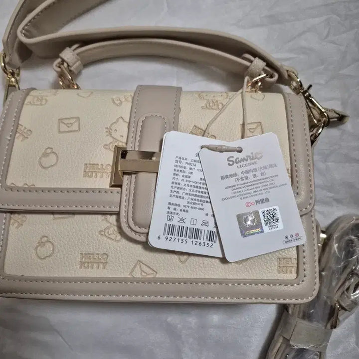 [BUNJANG] Sanrio Hello Kitty Official Licensed Crossbody Shoulder Bag / [새상품] 산리오 헬로키티 공식 라이선스 크로스백 숄더백 태그O 더스트백O