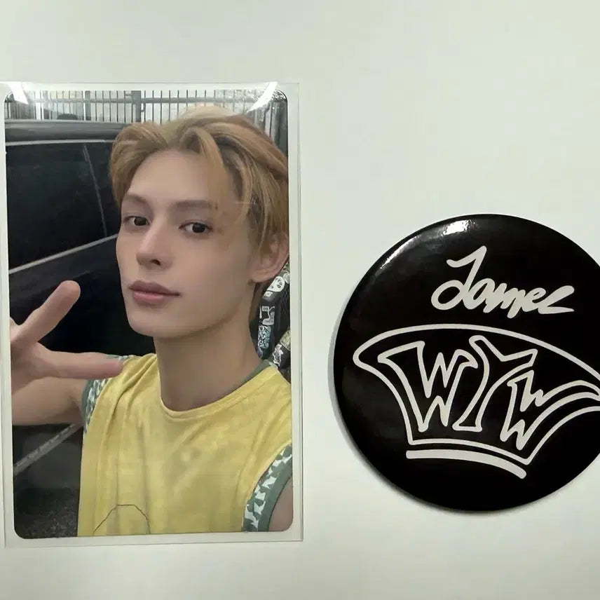 [BUNJANG] Curtis James Pin Badge + Photocard / 코르티스 제임스 핀뱃지 + 포카