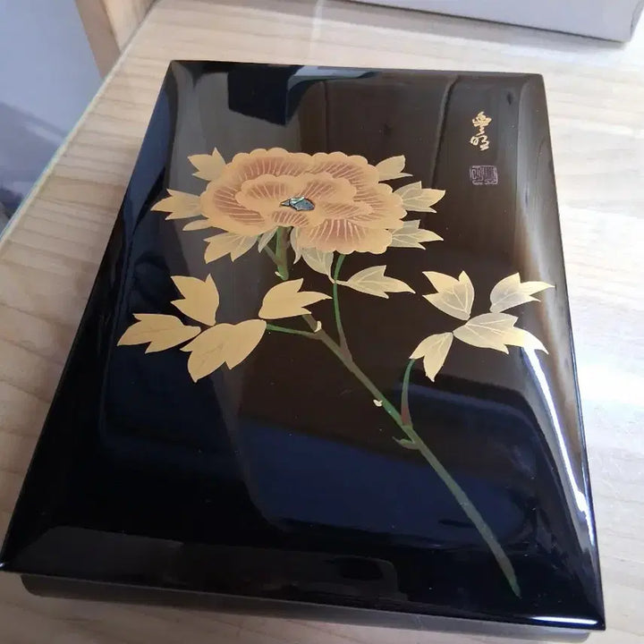 [BUNJANG] Black Lacquer Wood Box with Gold Peony and Mother-of-Pearl Inlay / 774 모란 금채 옻칠 칠기 나무함