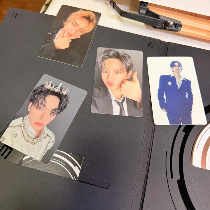 [BUNJANG] TREASURE REBOOT 2nd Album Signed Album Photocard &amp; Goods / 트레저 싸인앨범,포카외 굿즈(TREASURE)정규 2집 앨범인 [REBOOT].2023