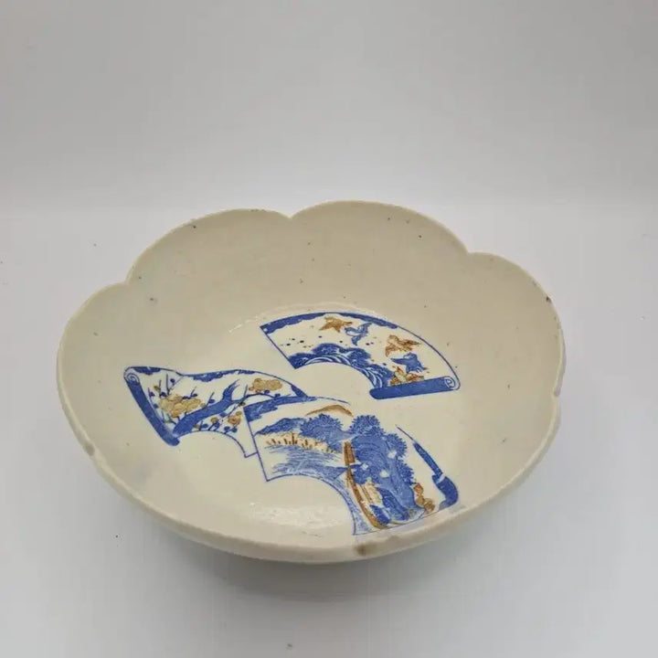 [BUNJANG] Antique Celadon Porcelain Flower-Shaped Bowl / 골동품 청화백자 선형문 화형발