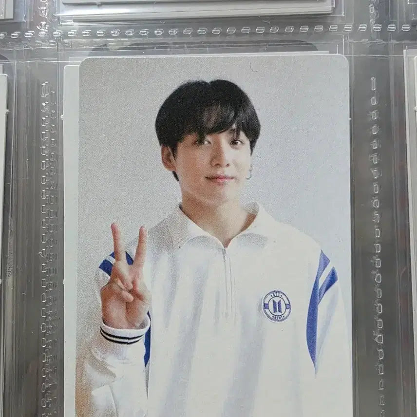 [BUNJANG] BTS Us, Ourselves Group Photobook Jungkook Photocard / 방탄소년단 Us, Ourselves 단체포토북 정국 포카