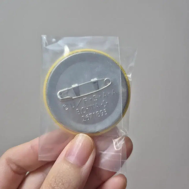 [BUNJANG] Bandai Crayon Shin-chan Embroidered Can Badge - Gundam Robot / 반다이 BANDAI 짱구는 못말려 자수 캔 뱃지_건담로봇