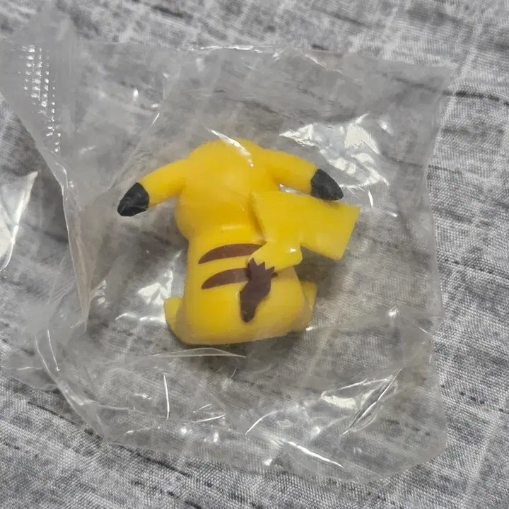 [BUNJANG] CU Pokémon Pikachu Ice Ball Figure / CU 아이스볼 포켓몬스터 피카츄 피규어