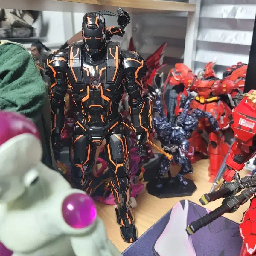 [BUNJANG] Hot Toys Neon Tech War Machine Figure (Iron Man) / 핫토이 네온테크 워머신 팝니다(아이언맨)