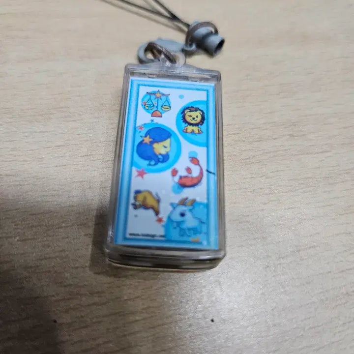 [BUNJANG] Vintage Solar Powered Lion Sign Mobile Phone Charm / 태양광으로 작동하는 휴대폰 고리입니다 고전문구 사자자리