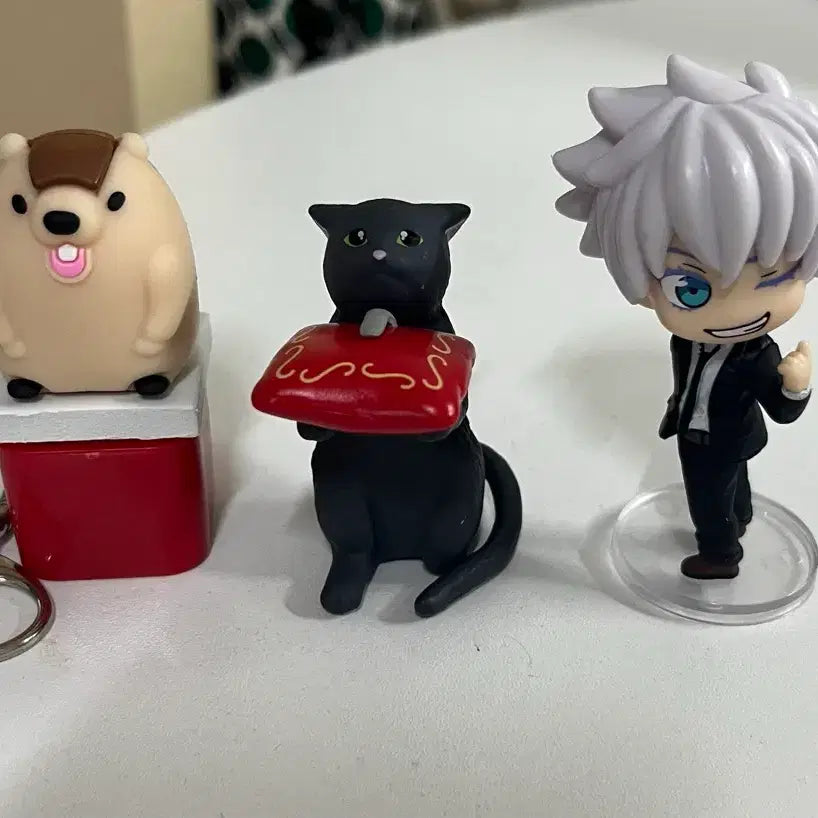 [BUNJANG] Satoru Gojo Mini Figure &amp; Animal Figurines Bundle Set / 고죠 사토루 미니 피규어 외 팝니다