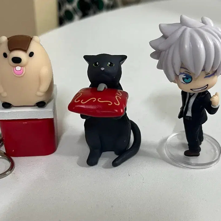 [BUNJANG] Satoru Gojo Mini Figure &amp; Animal Figurines Bundle Set / 고죠 사토루 미니 피규어 외 팝니다