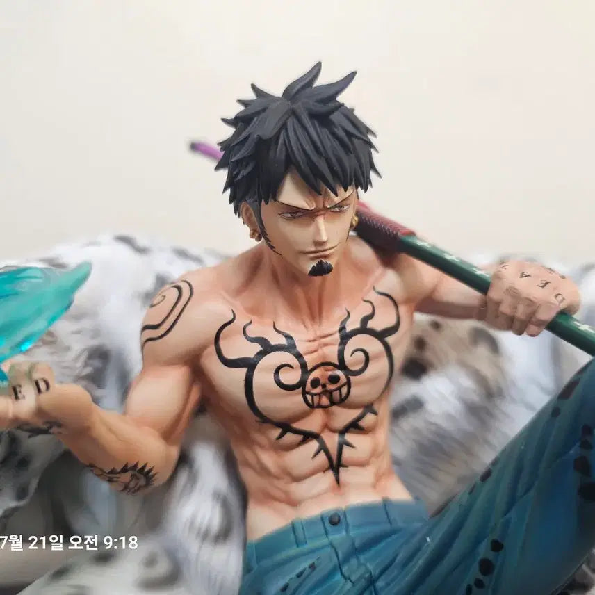 [BUNJANG] BT Studio Trafalgar Law Snow Leopard Figure / BT 스튜디오 원피스 트라팔가 로우.설표 피규어
