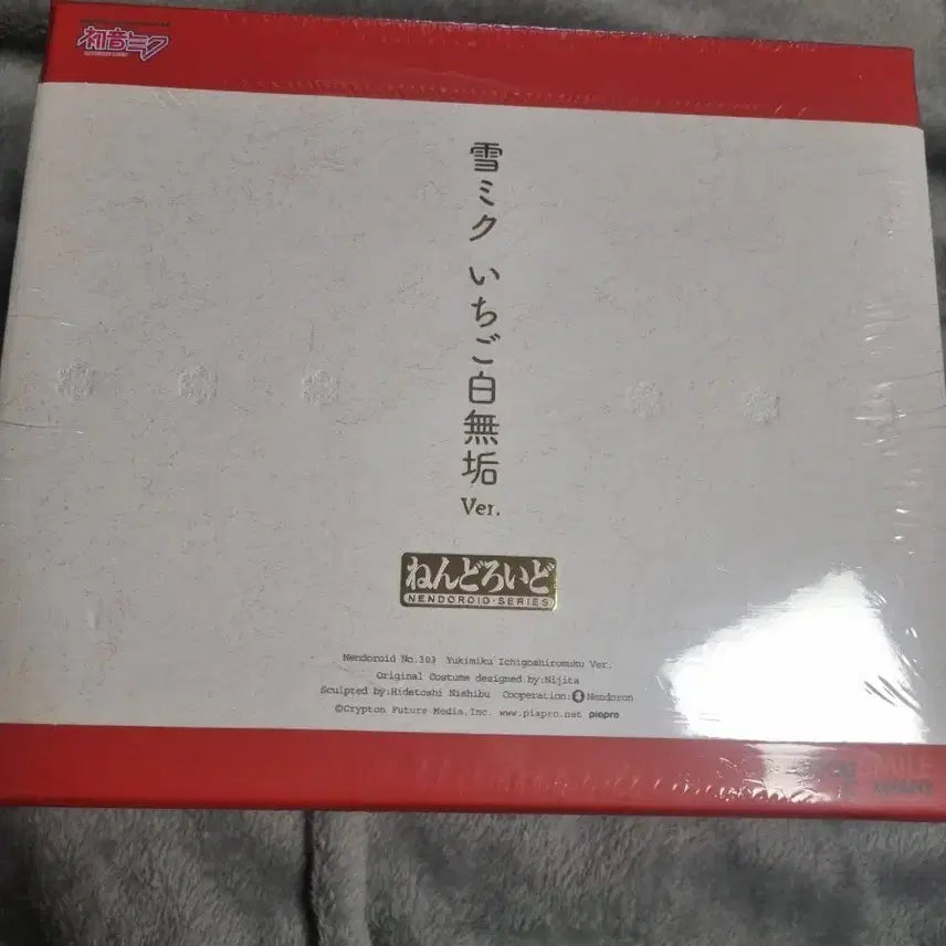 [BUNJANG] Good Smile Company Yuki Miku 2013 Strawberry White Kimono Nendoroid (First Edition) / 유키미쿠 2013 딸기백무구 넨도 구판