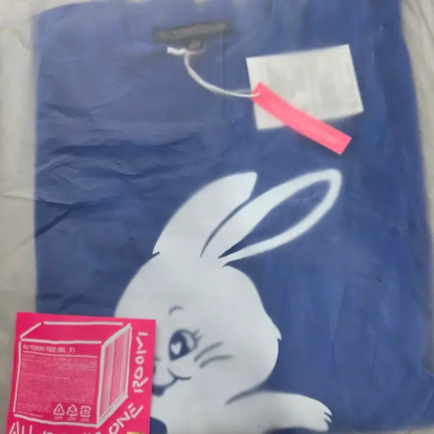 [BUNJANG] NewJeans Official Goods Rabbit T-Shirt Blue / 뉴진스(NewJeans) 공식 굿즈인 블루 컬러의 &
