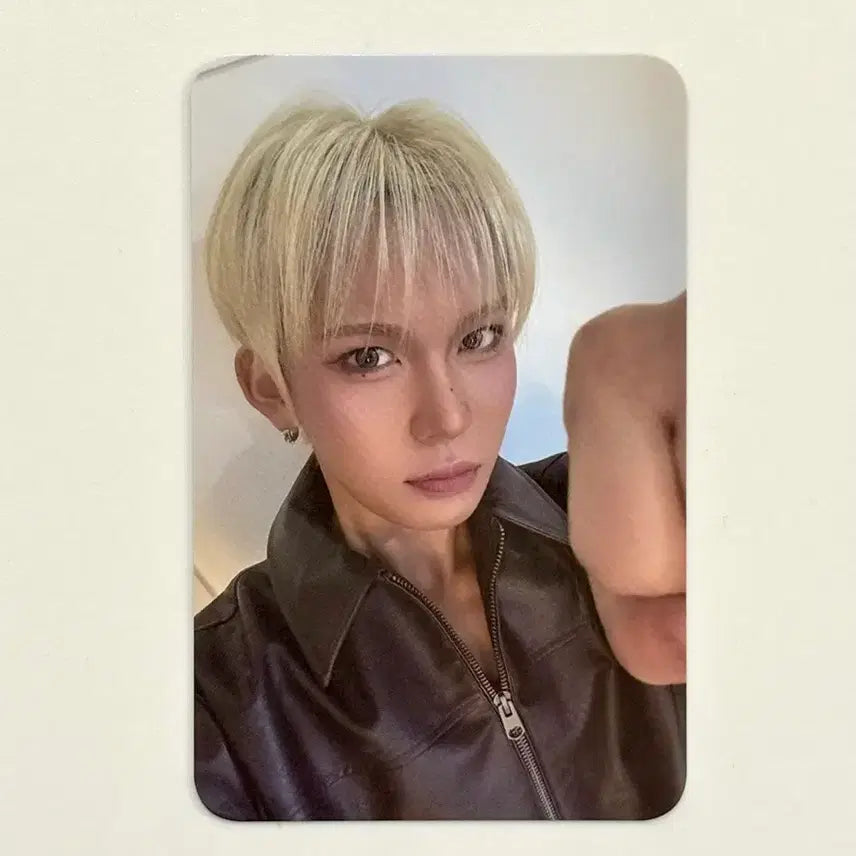 [BUNJANG] Xlov Hyun Photocard / Xlov 엑스러브 HYUN 현 포카 포토카드 pobs