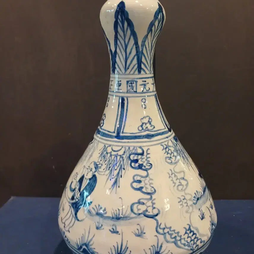 [BUNJANG] Blue and White Porcelain Figural Bottle Vase / 청화백자인물문산두병