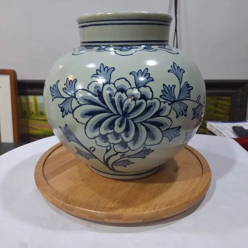 [BUNJANG] Joseon Dynasty Blue and White Porcelain Peony Moon Jar / 청화백자목단호