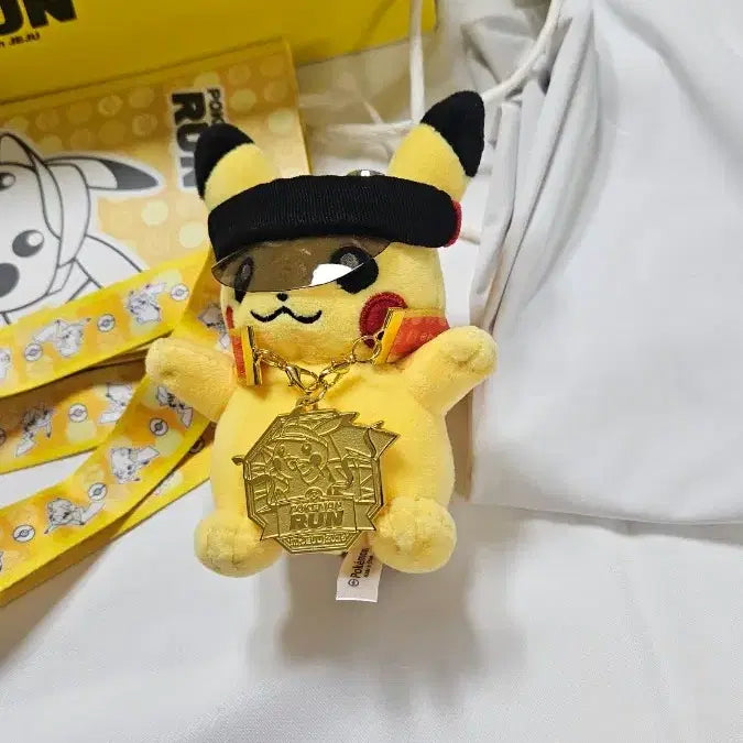 [BUNJANG] Pokemon Run Jeju Limited Edition Pikachu Plush Keychain &amp; T-shirt Set / 포켓몬런 제주 금메달 피카츄 인형 키링