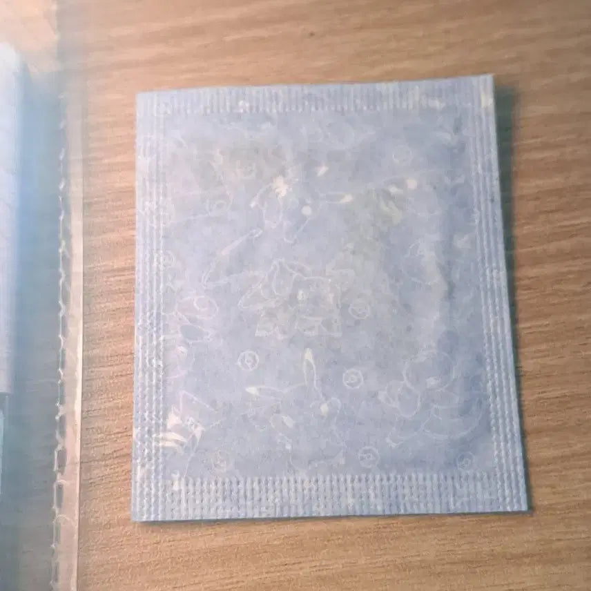 [BUNJANG] Pokemon 30th Anniversary Gardevoir Ttibu Seal Mint Condition / 포켓몬 30주년 가디안 띠부씰 미개봉 소장용 S급