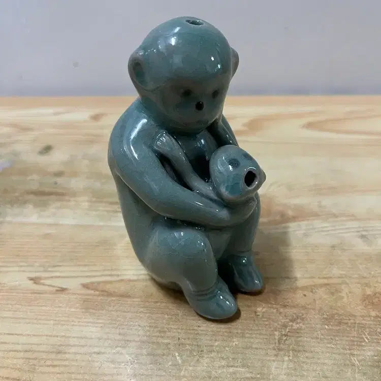[BUNJANG] Celadon Porcelain Monkey Mother and Baby Figurine / 원숭이 엄마와 아기의 청자연적/   요316