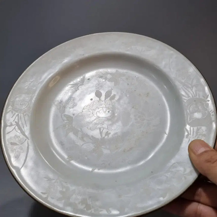 [BUNJANG] Antique White Porcelain Lotus Plate / 골동품 백자 연화문 반. 지름 22.2 높이 2.7