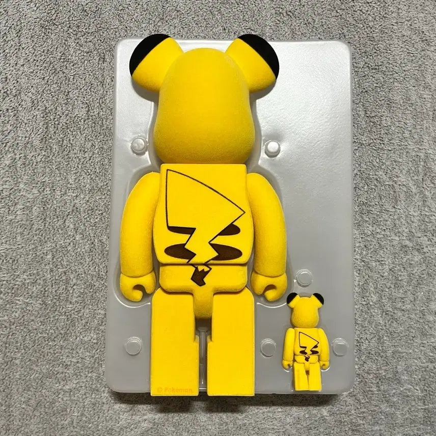 [BUNJANG] Bearbrick Pikachu Flocked 400% + 100% Set / 400%+100% 피카츄 플로키 베어브릭 판매