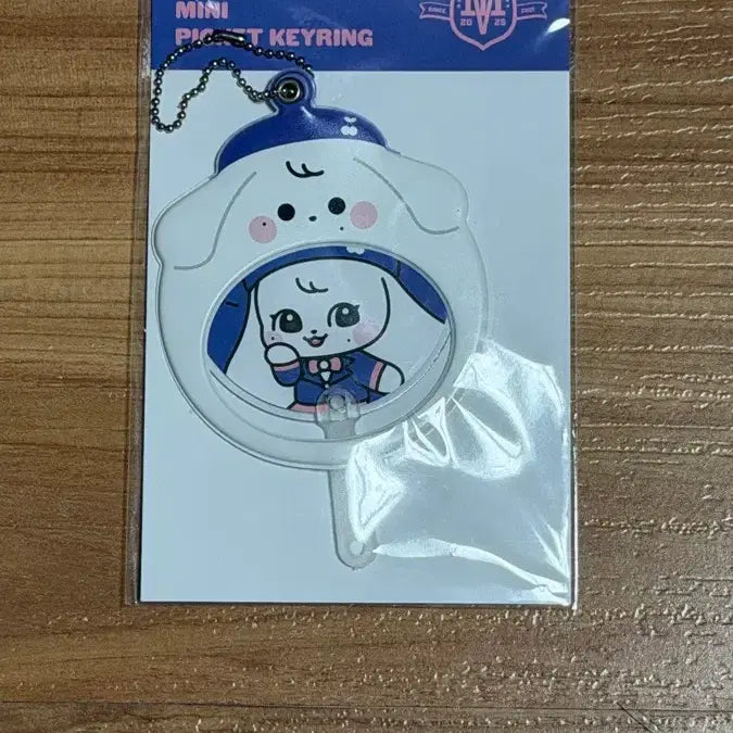 [BUNJANG] IVE Jang Wonyoung Cherry Mini Picket Keyring / 원가이하)아이브 미니브 장원영 원영 체리 미니 피켓 키링