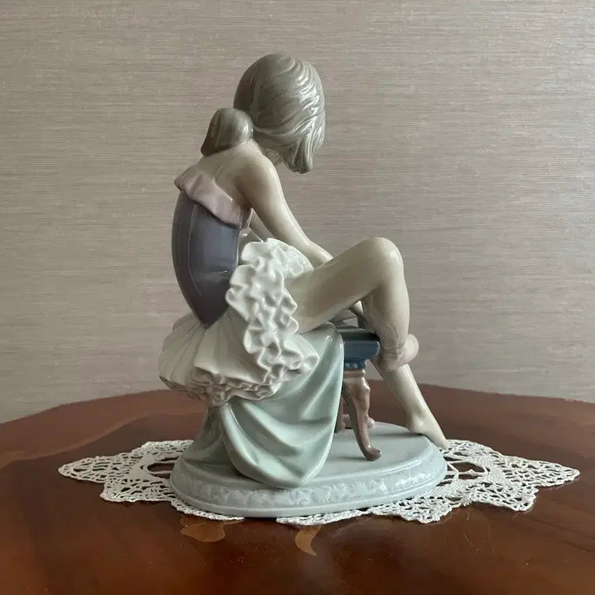 [BUNJANG] Lladró 5689 "Can I Help?" Porcelain Figurine / 야드로 5689