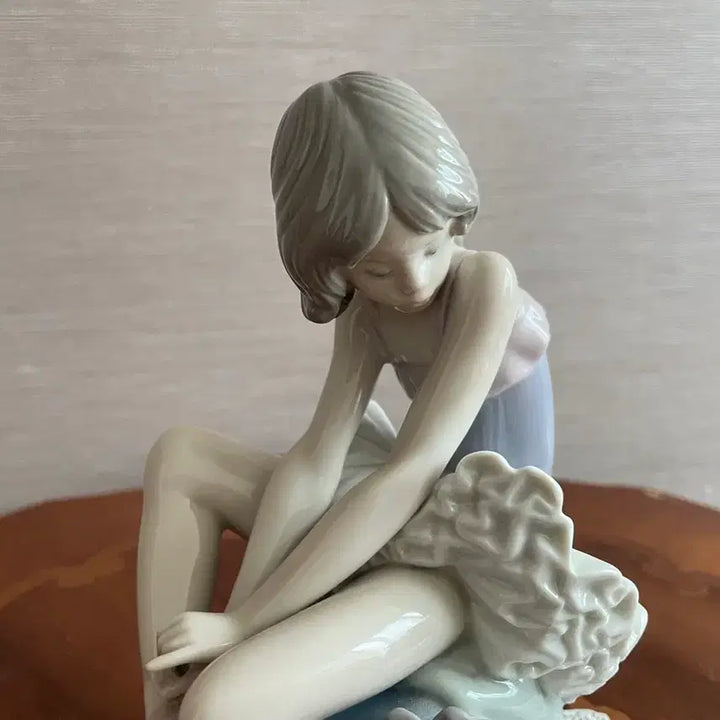 [BUNJANG] Lladró 5689 "Can I Help?" Porcelain Figurine / 야드로 5689