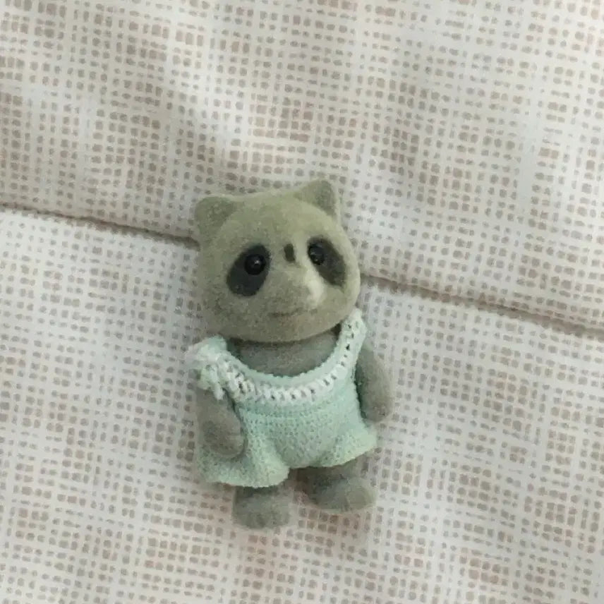 [BUNJANG] Sylvanian Families Gather Friends Series Rare Old Gray Squirrel Standing / 실바니안 모여라 친구들 올드 희귀 회색 너구리 직립