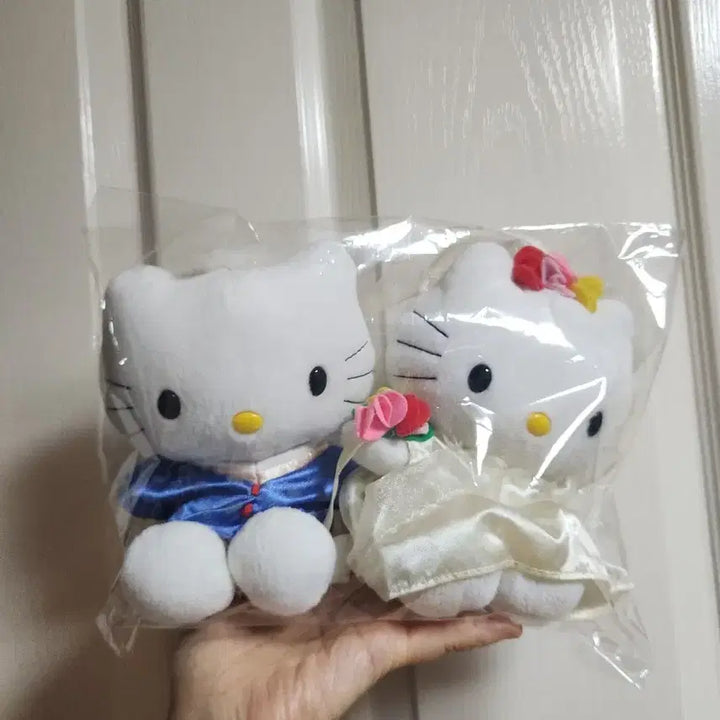 [BUNJANG] Hello Kitty &amp; Daniel Wedding Couple Dolls Set / 헬로키티 웨딩 인형 세트