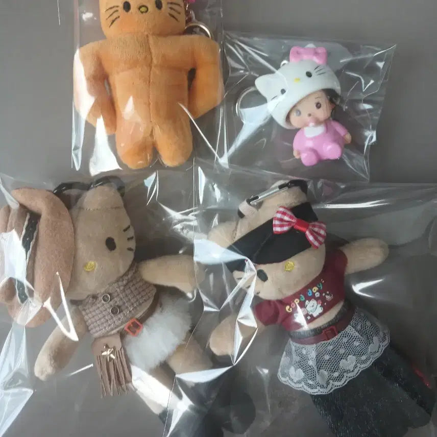 [BUNJANG] Hello Kitty Doll Keychain Set / 키티 인형 키링 전부 (택포)