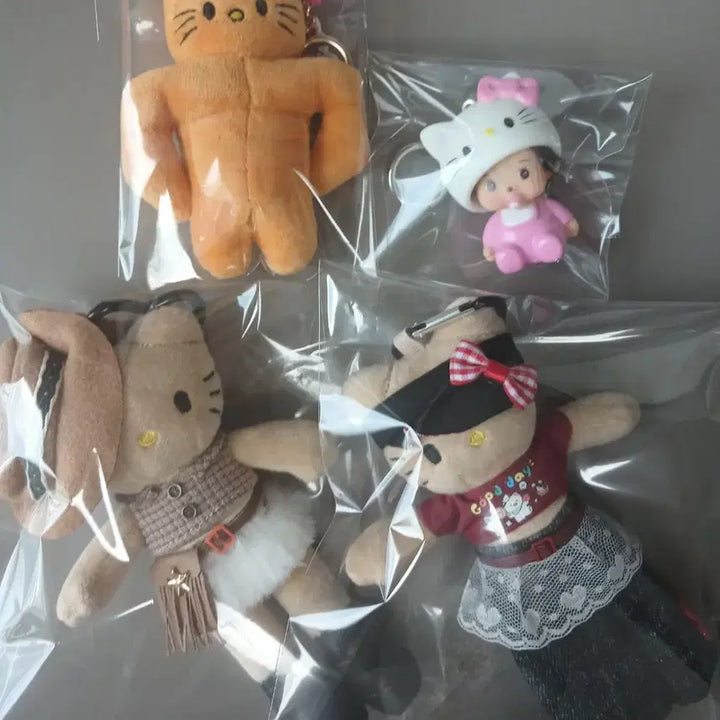 [BUNJANG] Hello Kitty Doll Keychain Set / 키티 인형 키링 전부 (택포)