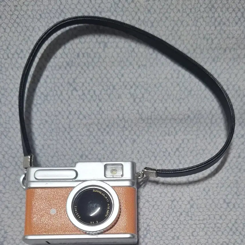 [BUNJANG] Miniature Camera Figurine with Strap / 미니어처 사진기 피규어