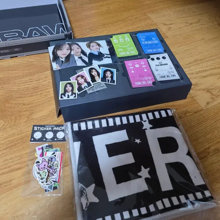 [BUNJANG] QWER "Bawige" 1st Membership Kit / QWER 바위게 1기 멤버십 키트