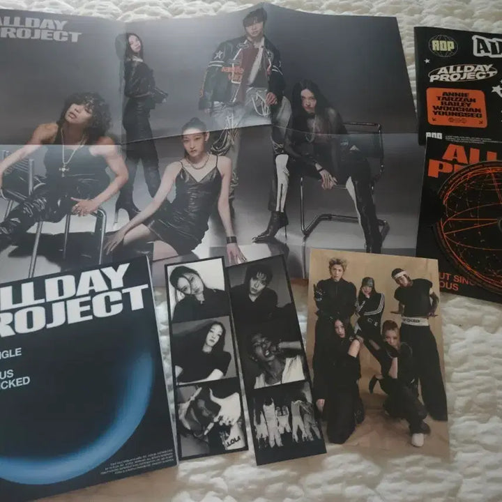 [BUNJANG] All Day Project Famous 2-Set Album &amp; Postcard Bundle Set / 올데프 올데이 프로젝트 페이머스 2종 세트 앨범, 엽서 일괄 판매