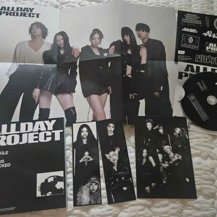 [BUNJANG] All Day Project Famous 2-Set Album &amp; Postcard Bundle Set / 올데프 올데이 프로젝트 페이머스 2종 세트 앨범, 엽서 일괄 판매