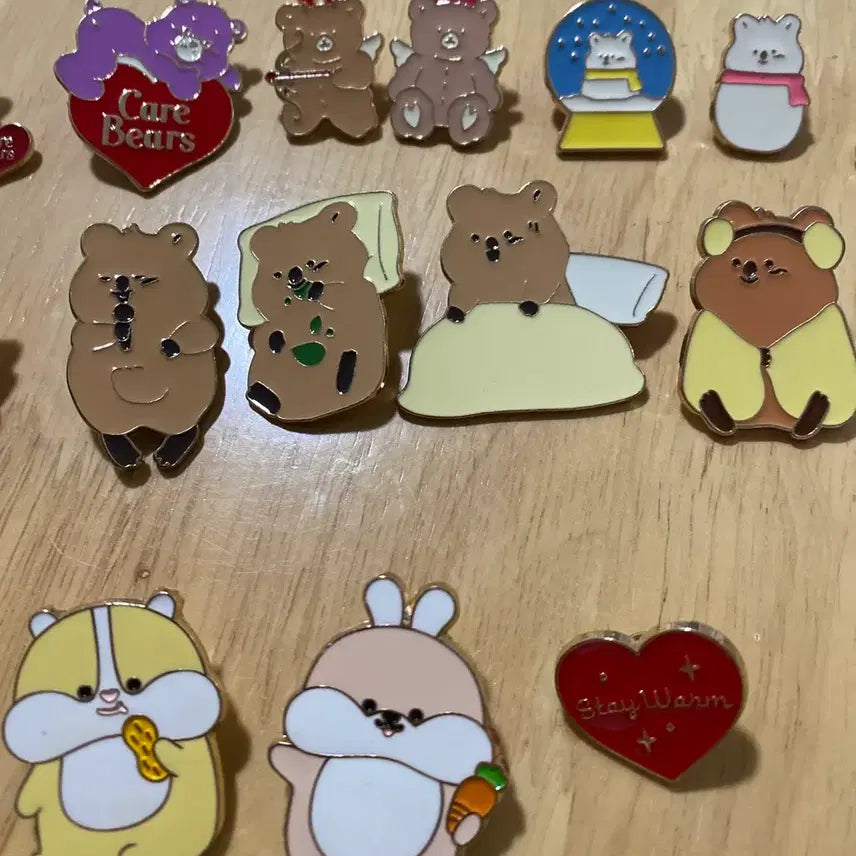 [BUNJANG] 33 Piece Character Pin Badge Bundle Set / 캐릭터 핀뱃지  33개 일괄 판매