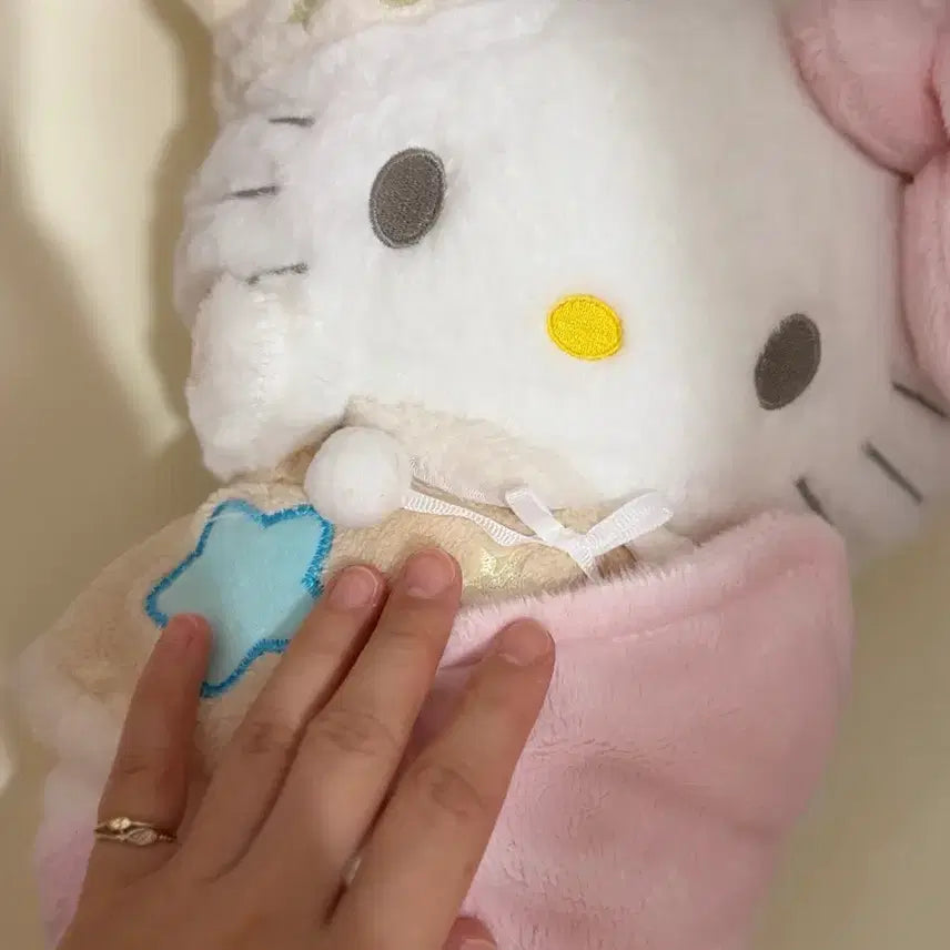 [BUNJANG] Hello Kitty Medium Plush Doll Pajamas Version / 특특가/꿈나라 키티 중형인형 / 잠옷입은 키티 중형인형