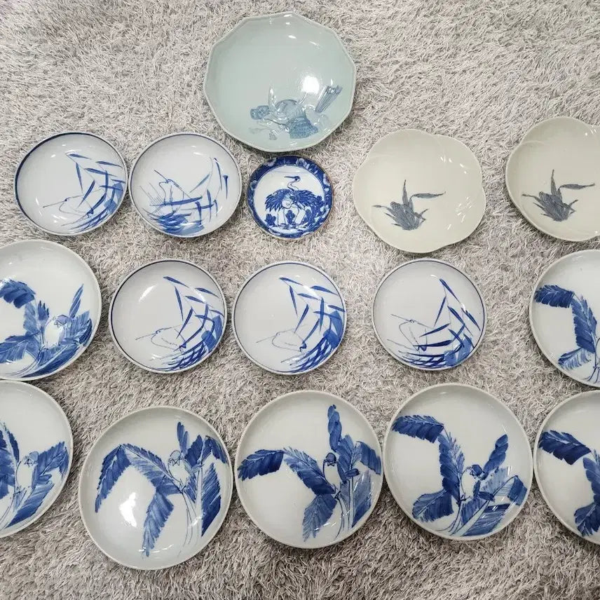 [BUNJANG] Antique Japanese Blue-and-White Porcelain Plate / 일본 오래된 옛날 골동품 민속품 청화백자 그림접시(일괄판매)