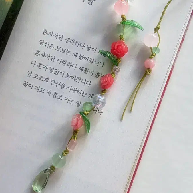 [BUNJANG] Handmade Wild Rose Bead Bookmark / 들장미 비즈 책갈피/끈갈피