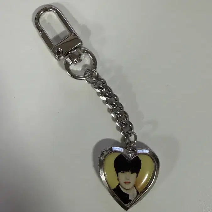 [BUNJANG] RIIZE Sohee HUG Heart Mirror Keyring / 라이즈 소희 HUG 하트 미러 키링