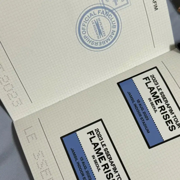 [BUNJANG] LE SSERAFIM 1st Membership Passport + Case + Photocard + Keyring Bundle Set / 르세라핌 1기 멤버십 여권 +케이스 양도 +포카 키링 일괄