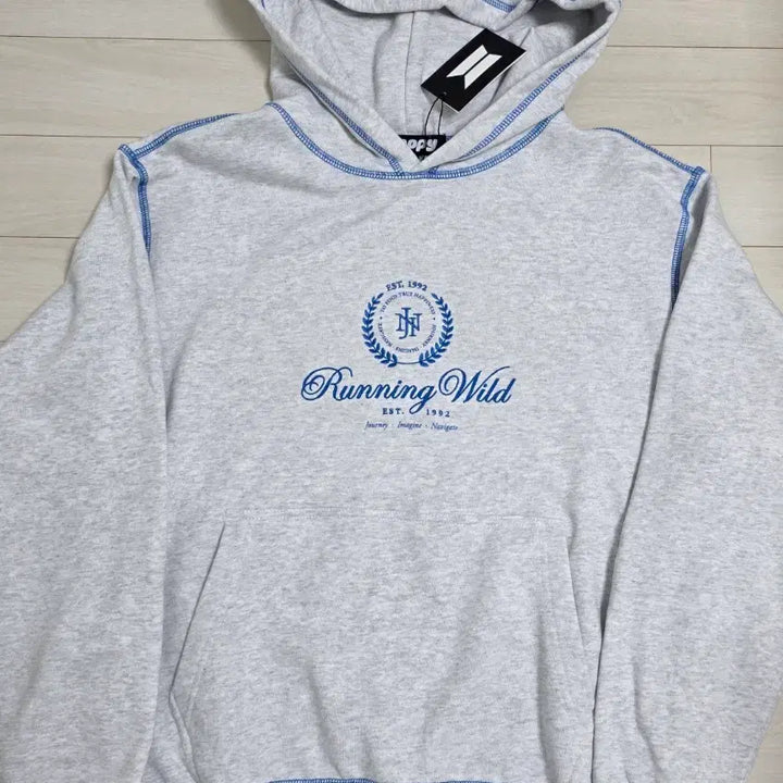 [BUNJANG] BTS Jin Happy Hoodie + Happy Scarf + Wooteo T-Shirt Bundle Set / BTS 방탄 진 HAPPY 후드 티+ 해피 머플러+ 우떠 반팔 티 일괄 세트