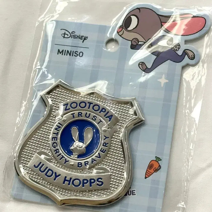 [BUNJANG] Miniso Zootopia Judy Hopps Police Badge Magnet / 미니소 주토피아 주디 경찰 뱃지 마그넷