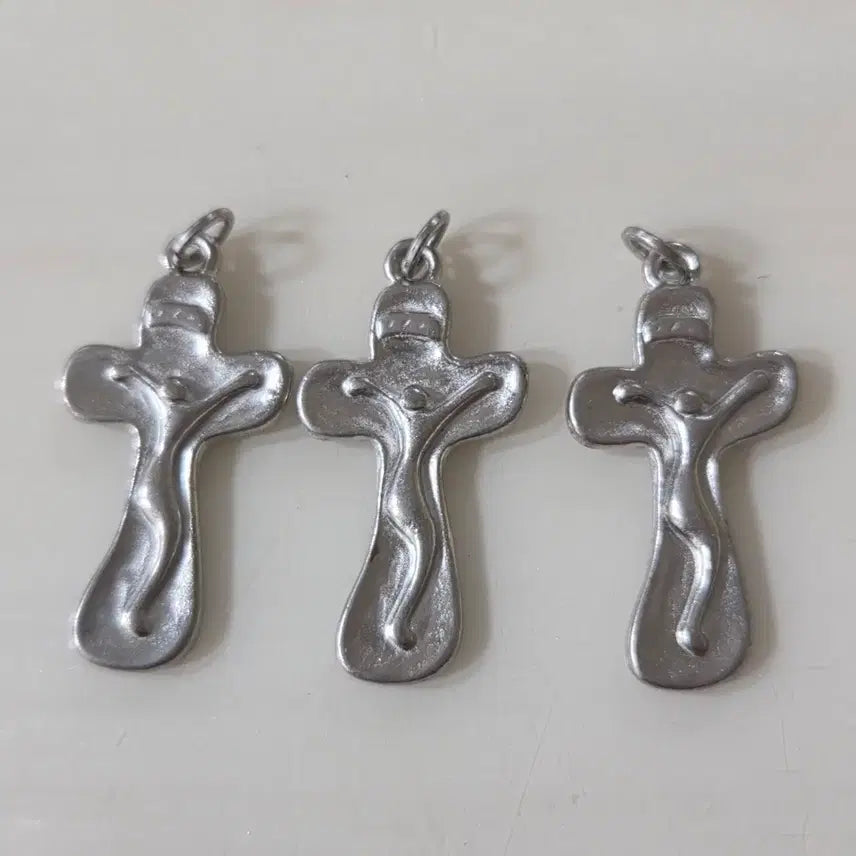 [BUNJANG] Antique Italian Cross Pendant Necklace / 앤틱 이탈리아 십자가 십자가 팬던트 목걸이 금속