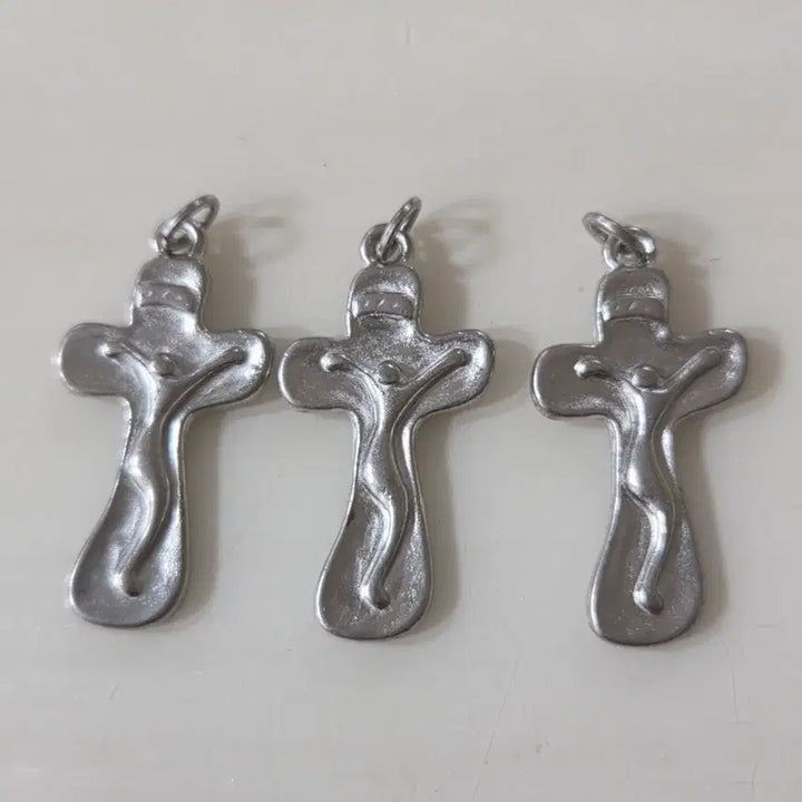 [BUNJANG] Antique Italian Cross Pendant Necklace / 앤틱 이탈리아 십자가 십자가 팬던트 목걸이 금속
