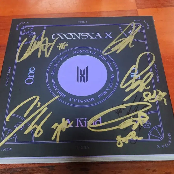 [BUNJANG] Monsta X Mini Album One Of A Kind Signed Edition / 몬스타엑스 미니앨범 One Of A Kind 친필 사인반