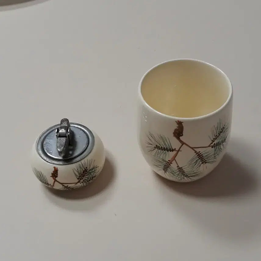 [BUNJANG] Japanese Vintage Lighter and Teacup Set with Pine Leaf Motif / 일본빈티지 라이터 찻잔 세트